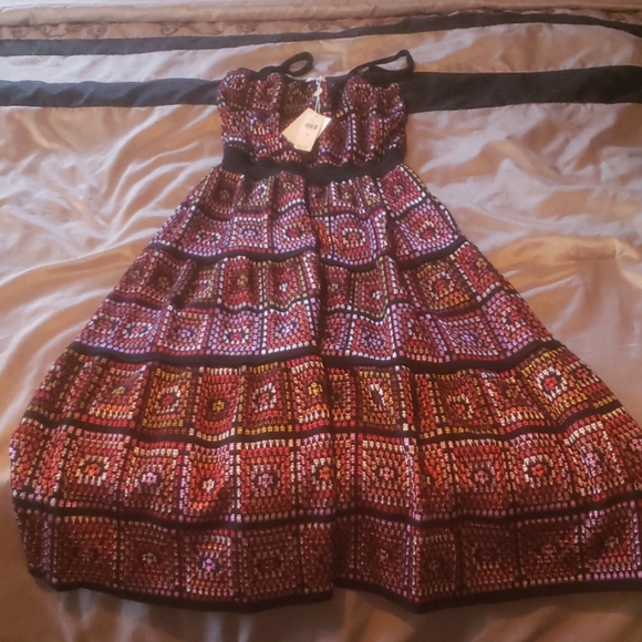 Dress - Picture 2 of 2